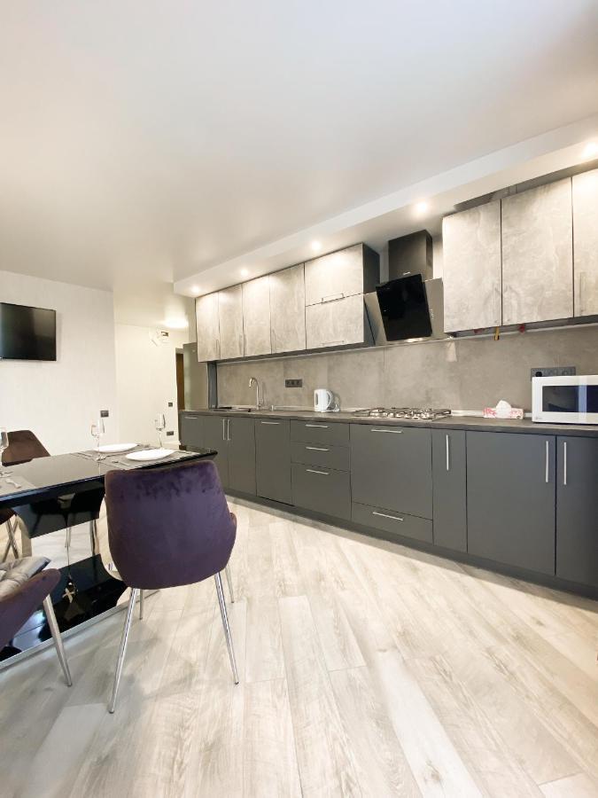 Стильні Апартаменти В Самому Центрі Біля Корпусного Саду - Мережа Helen Poltava Habitación foto